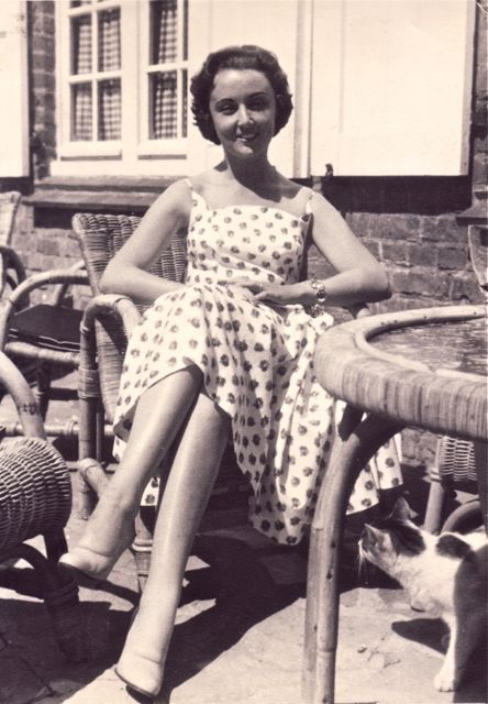 Heléne had mooie gave benen. Tot een paar minuten later...